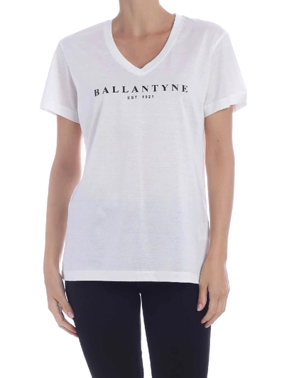 Ballantyne Logo Print V-neck T-shirt In Ivory Colour In White