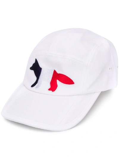 Maison Kitsuné Logo刺绣棒球帽 In White