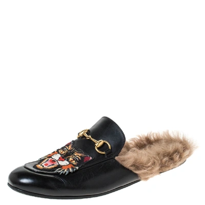 Pre-owned Gucci Black Tiger Embroidered Leather And Fur Lined Princetown Mules Size 40