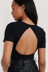 NA-KD REBORN STRUCTURED CUT OUT TOP - BLACK