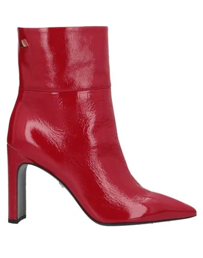 Greymer Ankle Boot In Red