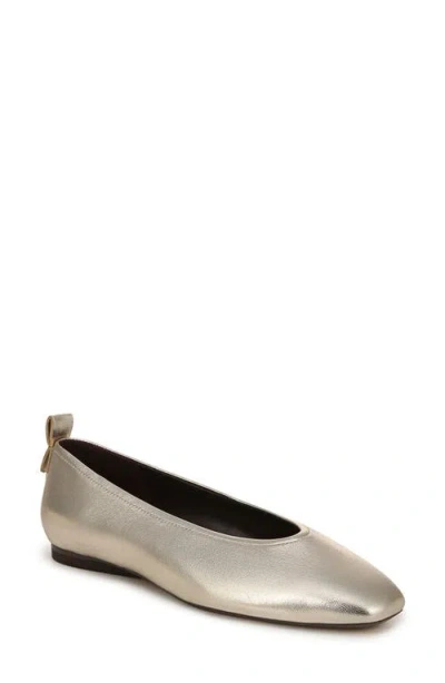 27 Edit Naturalizer Carla Flat