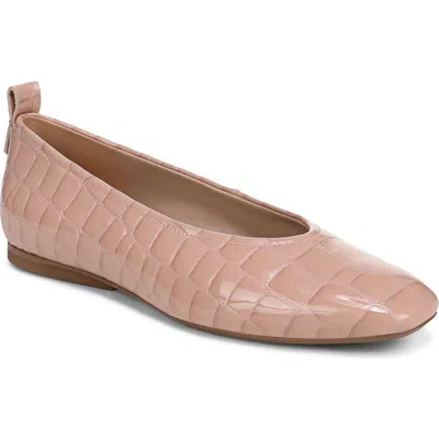 27 Edit Naturalizer Carla Flat In Multi