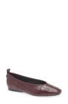 27 Edit Naturalizer Carla Flat In Burgundy