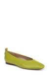 27 Edit Naturalizer Carla Flat In Chartreuse Green