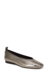 27 Edit Naturalizer Carla Flat In Gray
