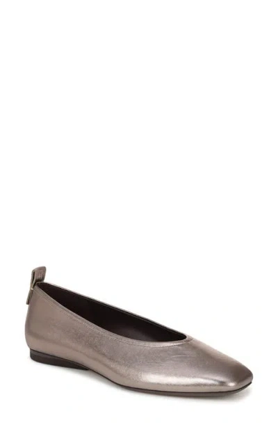 27 Edit Naturalizer Carla Flat In Multi
