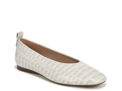 27 EDIT NATURALIZER 27 EDIT NATURALIZER CARLA FLAT