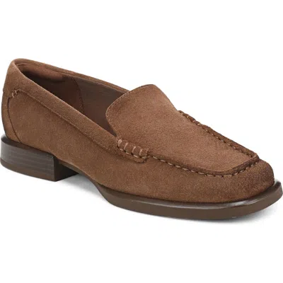 27 Edit Naturalizer Henley Leather Loafer In Burgundy