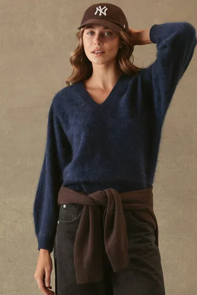 27 Miles Malibu Sue Fuzzy Cashmere V Neck Pullover Sweater In Navy In Blue
