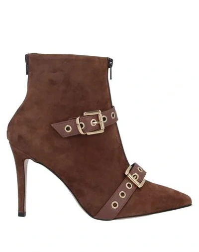 Noa Ankle Boots In Brown