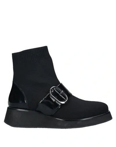 Tosca Blu Ankle Boot In Black