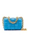 Bottega Veneta The Chain Padded Cassette Leather Shoulder Bag In Blue
