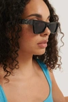 NA-KD EDGY TEMPLE DETAILED SUNGLASSES - BLACK