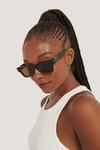 NA-KD EDGY TEMPLE DETAILED SUNGLASSES - BROWN
