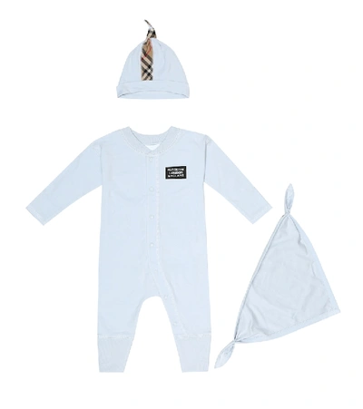 Burberry Baby棉质连身衣、帽子和围兜礼品套装 In Blue