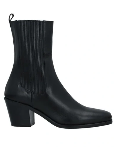 Janet & Janet Ankle Boots In Black