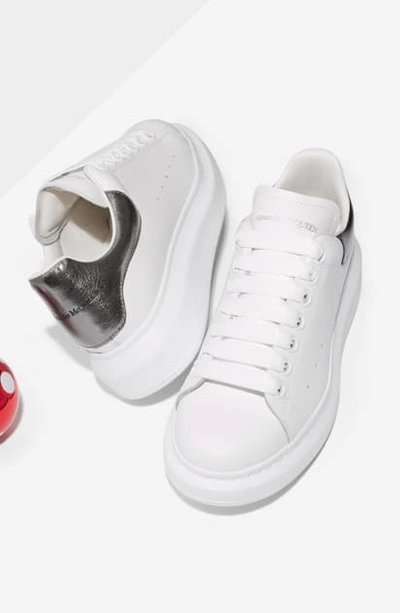 Alexander Mcqueen Sneaker In White/ Peach