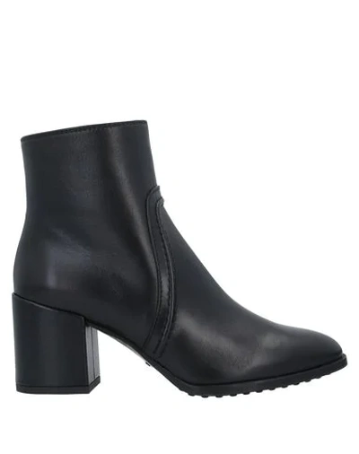 Tod's Ankle Boots In Black