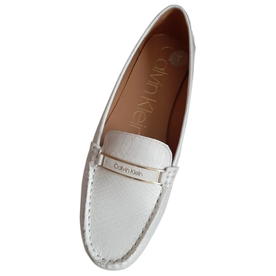 Pre-owned Calvin Klein White Patent Leather Flats