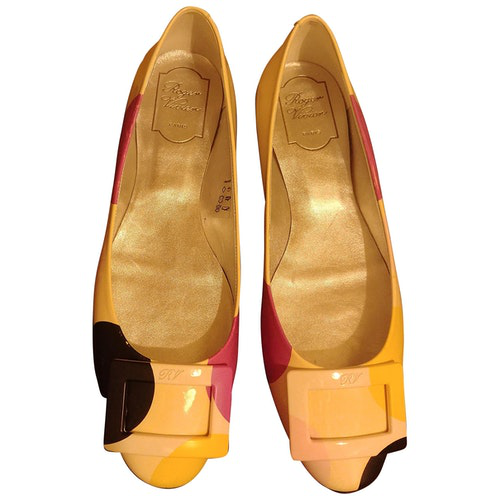 roger vivier patent flats
