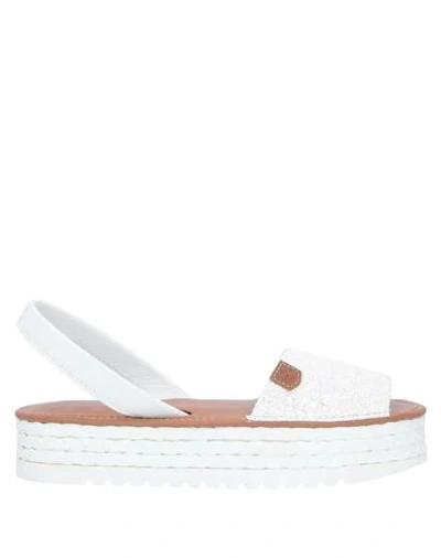 Popa Sandals In White