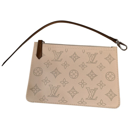 Pre-Owned Louis Vuitton Pochette Accessoire Beige Leather Clutch Bag | ModeSens