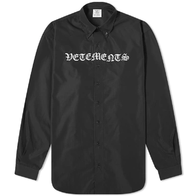 Vetements Gothic Logo Embroidered Poplin Shirt In Black