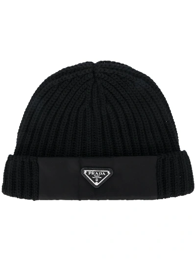 Prada Logo Patch Rib-knit Beanie Hat In Schwarz