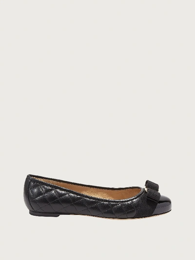 FERRAGAMO BALLERINE PLATE VARINA NOIR TAILLE 39.5