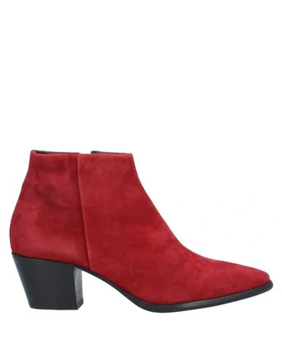 Anna F Ankle Boots In Brick Red
