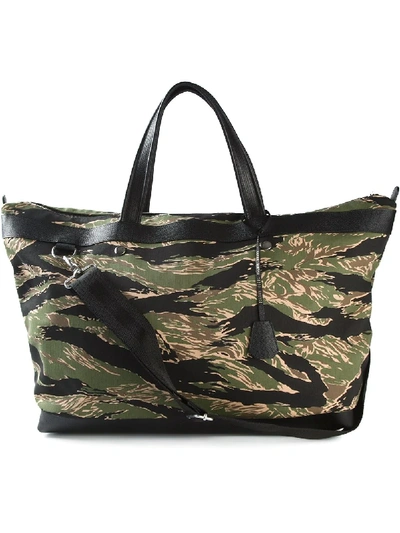 Golden Goose Reisetasche Mit Camouflage-print In Black