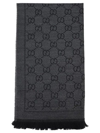 Gucci Gg Jacquard Pattern Knitted Scarf In Grey