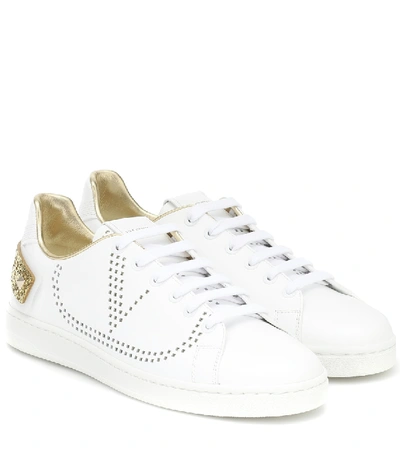 Valentino Garavani Backnet Sneakers In White/gold