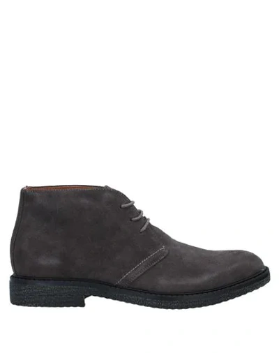 Docksteps Ankle Boots In Grey