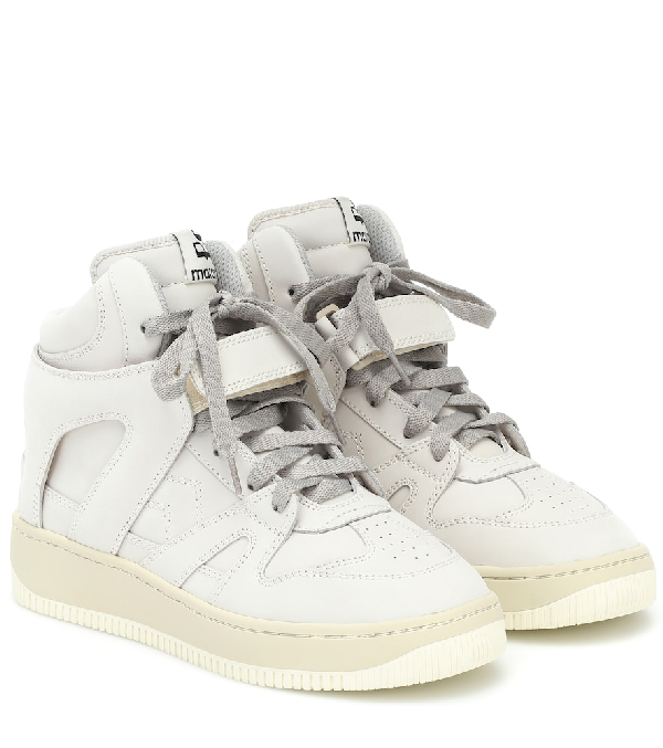 keeping white canvas shoes white