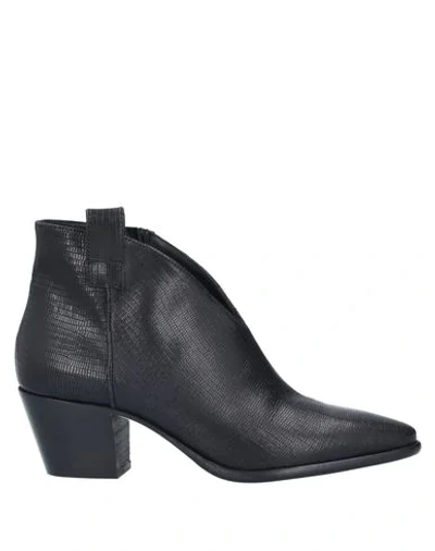 Anna F Ankle Boots In Black