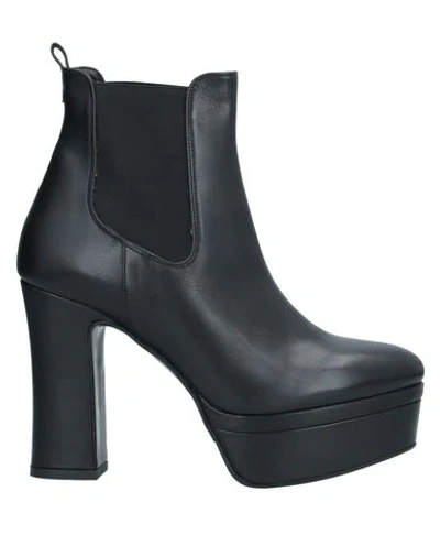 Albano Ankle Boot In Black