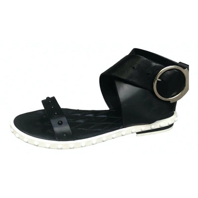 Pre-owned Moncler Black Leather Sandals