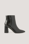 NA-KD BASIC STRUCTURED GLOSSY BOOTS - BLACK