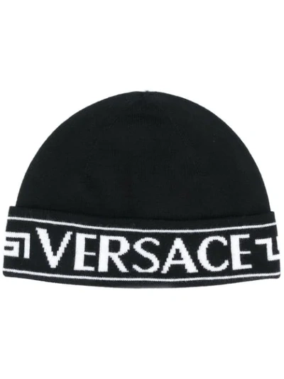 Versace Logo提花套头帽 In Black