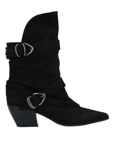 Deimille Ankle Boots In Black