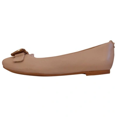 Pre-owned Guess Leather Ballet Flats In Beige