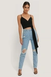 ANIKA TELLER X NA-KD RIPPED KNEE JEANS - BLUE