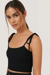 ANIKA TELLER X NA-KD TIE SHOULDER RIB JERSEY TOP BLACK