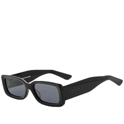 Akila Verve Sunglasses In Black
