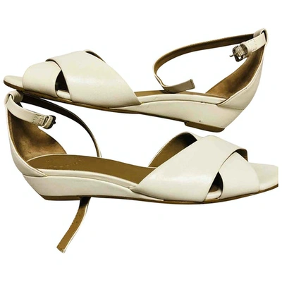 Pre-owned Marc By Marc Jacobs Leather Sandals In White
