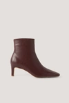 NA-KD SQUARED LONG TOE ANKLE BOOTS - BURGUNDY