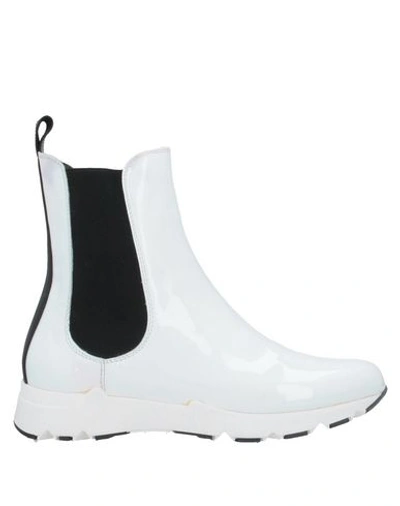Momoní Ankle Boot In White