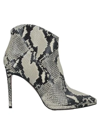 Anna F Ankle Boot In Beige